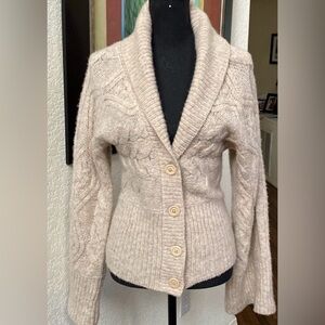 EUC- GAP Cream Cable Knit Cardigan Sweater, barely worn
